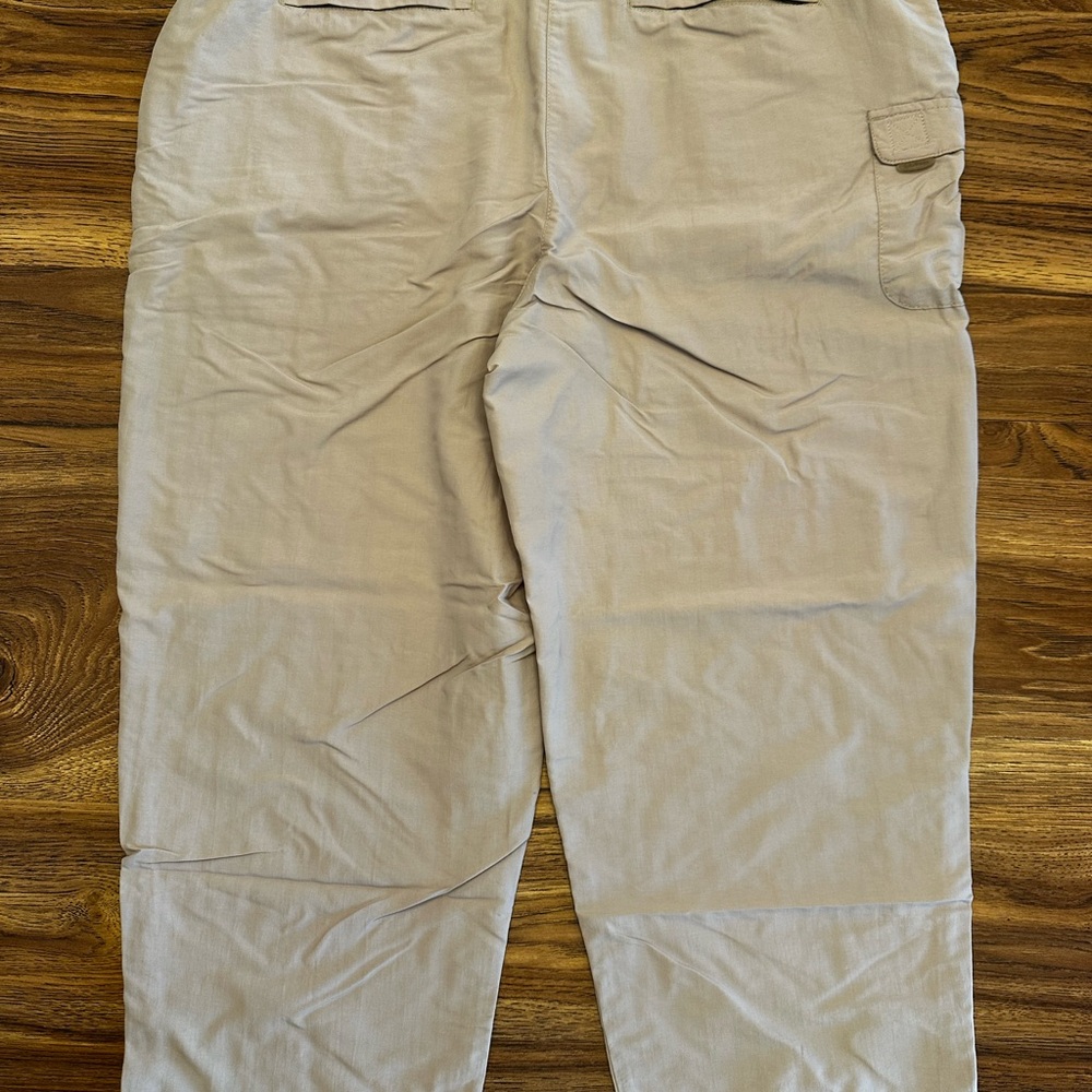 L.L. Bean Women’s Beige Capris Cargo Pants